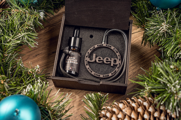 Ароматизатор в машину із дерева VAYU з логотипом Jeep VU18 фото
